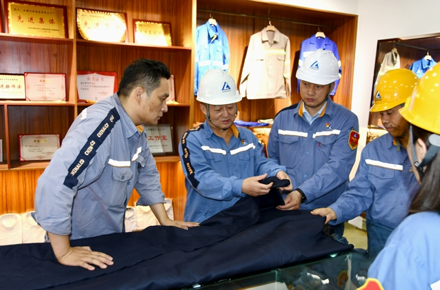 创新引领，智造未来 中国长城铝业长铝工服智能化生产线与劳模工作室双喜临门